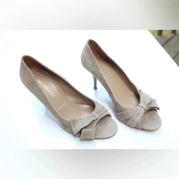 Bruno Magli peep toe pumps - Picture 1 of 16